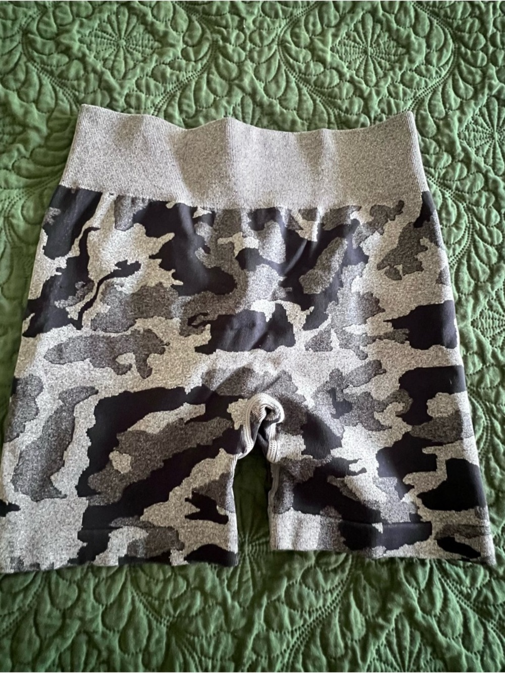 Gray & Black Camouflage Seamless High-Waist Biker Shorts